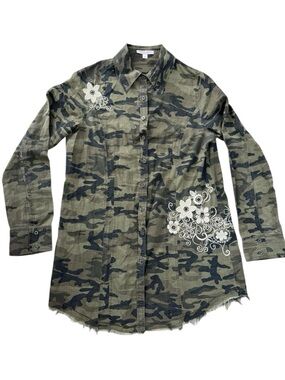 Romeo & Juliet Couture Embroidered Camouflage Button Down Frayed Hem Tunic
Large